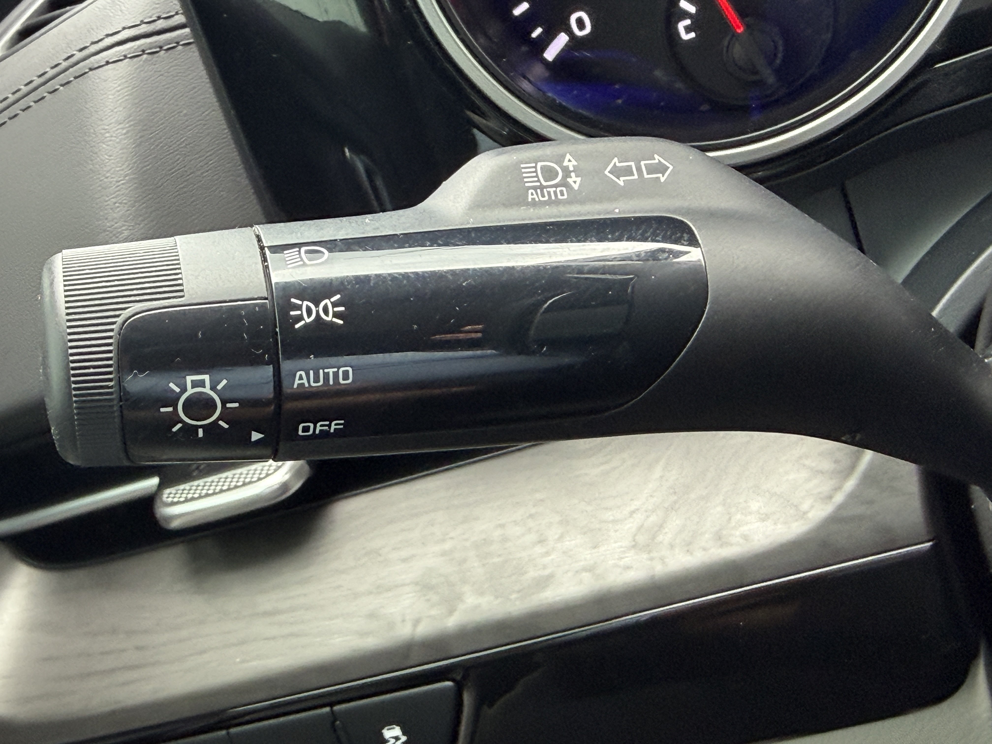 Certified 2024 Kia Carnival EX FWD image 27