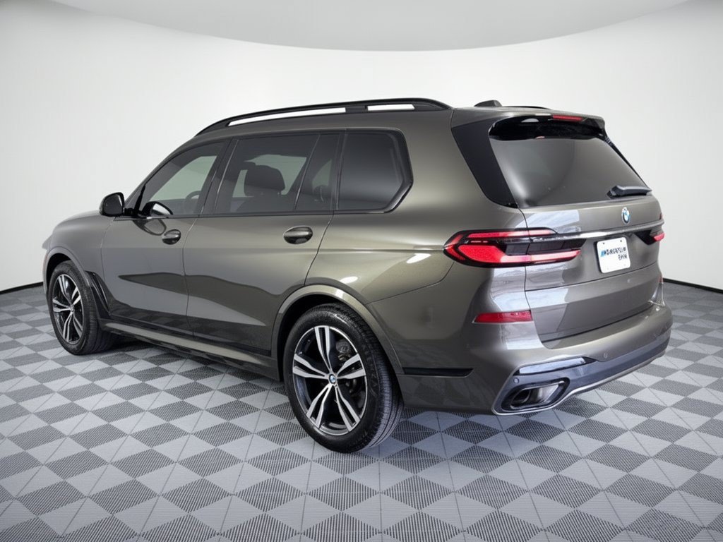 Used 2024 BMW X7 xDrive40i w/ M Sport Package AWD/4WD image 3