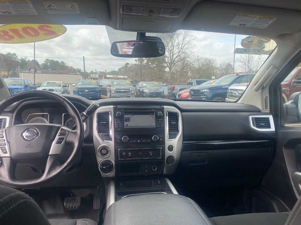 Used 2018 Nissan Titan SV w/ SV Convenience Package image 24