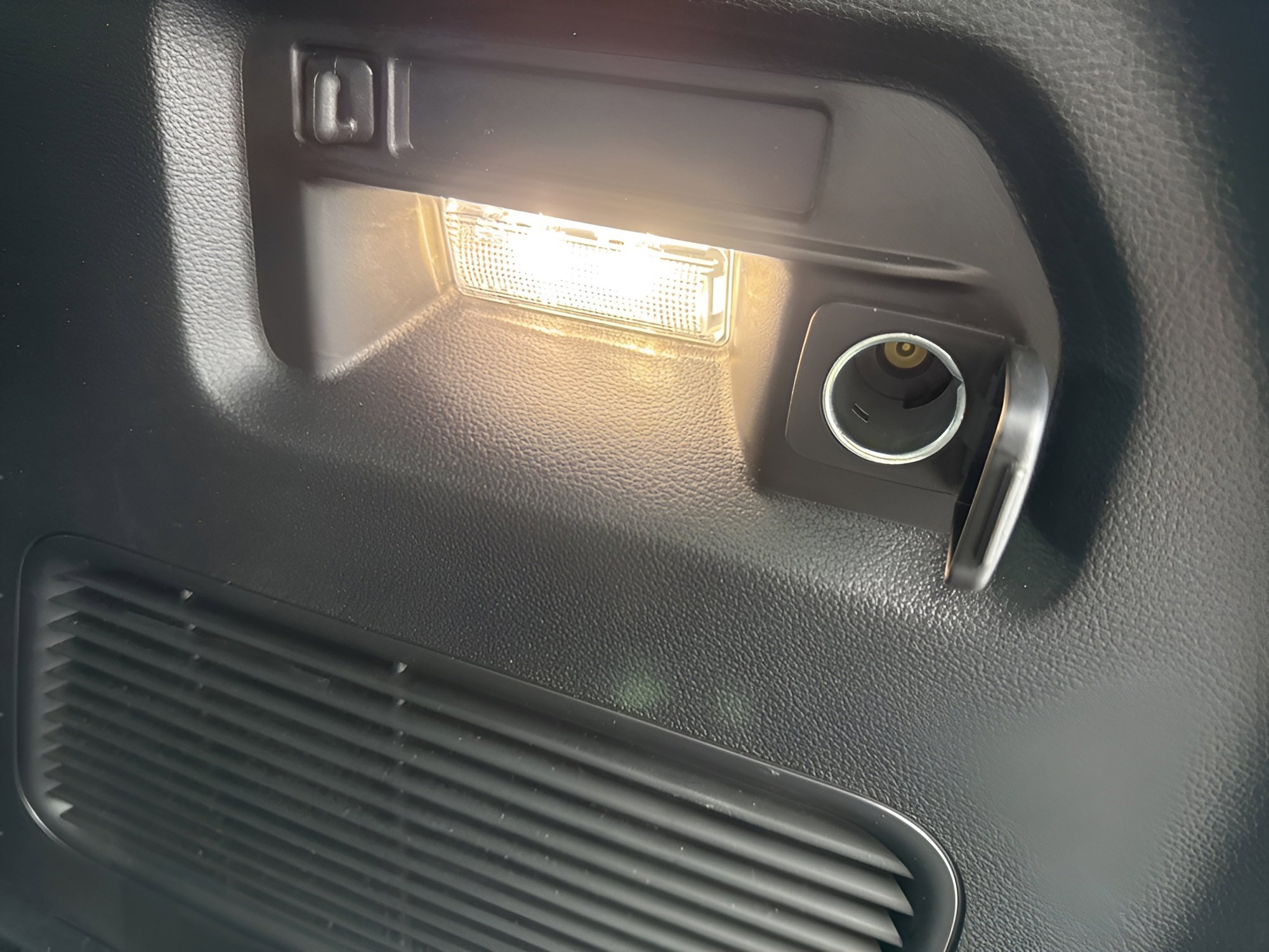 Used 2023 Ford Explorer XLT w/ Equipment Group 202A image 25