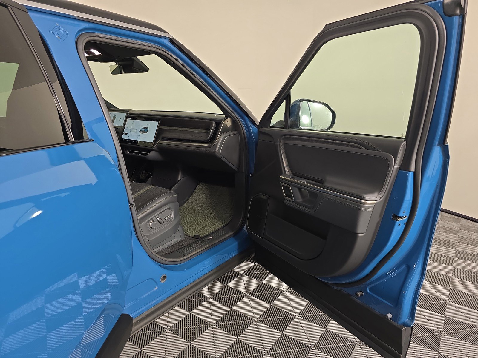 Used 2022 Rivian R1S Launch Edition image 18