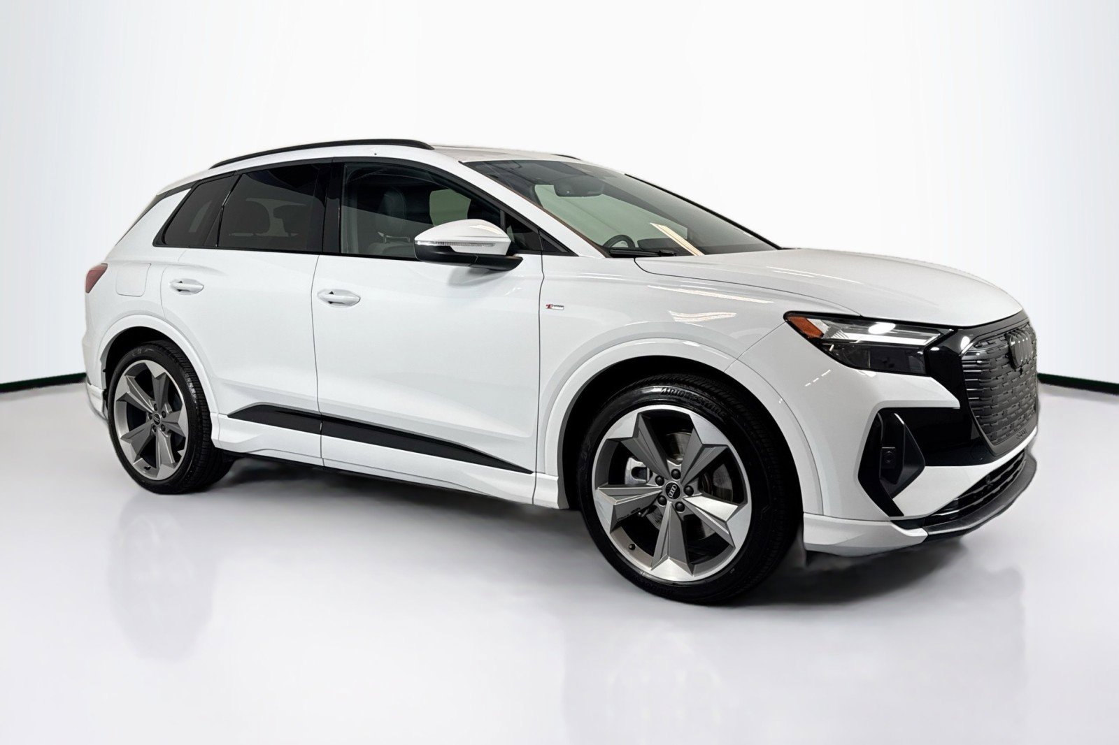 Used 2025 Audi Q4 e-tron Premium Plus w/ Premium Plus AWD/4WD image 3