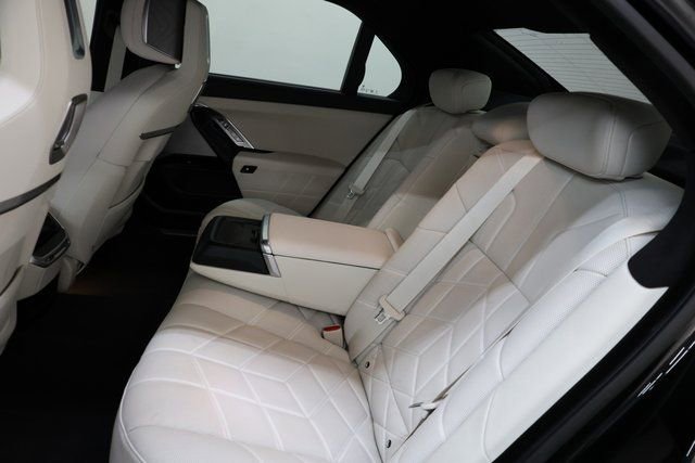 Used 2024 BMW 760i xDrive w/ Executive Package image 79