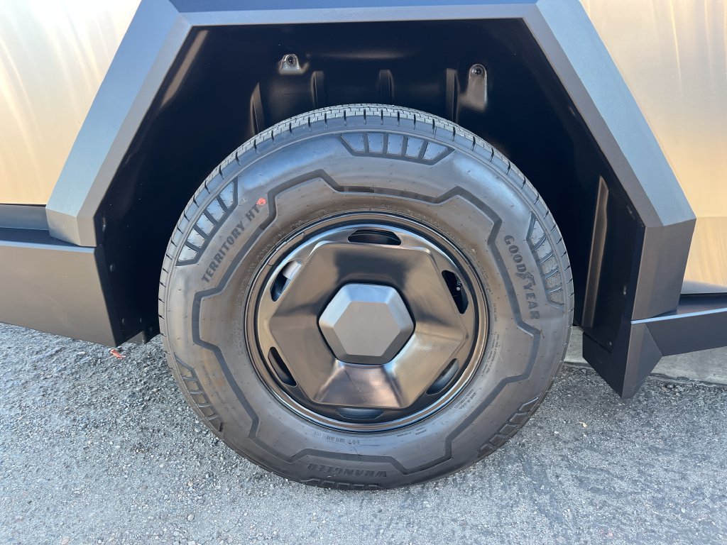 Used 2026 Tesla Cybertruck AWD Crew Cab image 34
