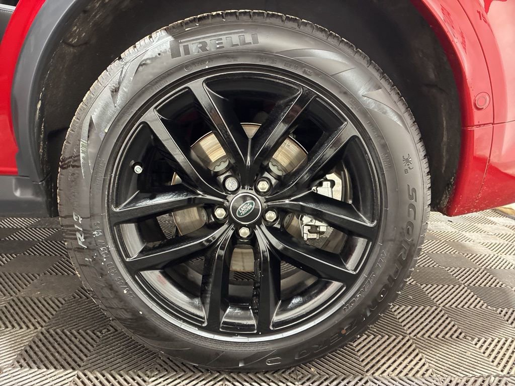 Used 2025 Land Rover Discovery Sport S image 34