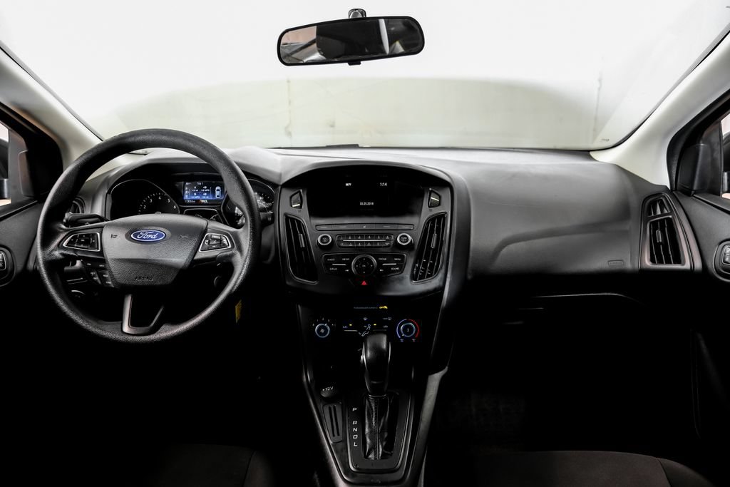 Used 2018 Ford Focus SE w/ SE Appearance Package FWD image 15