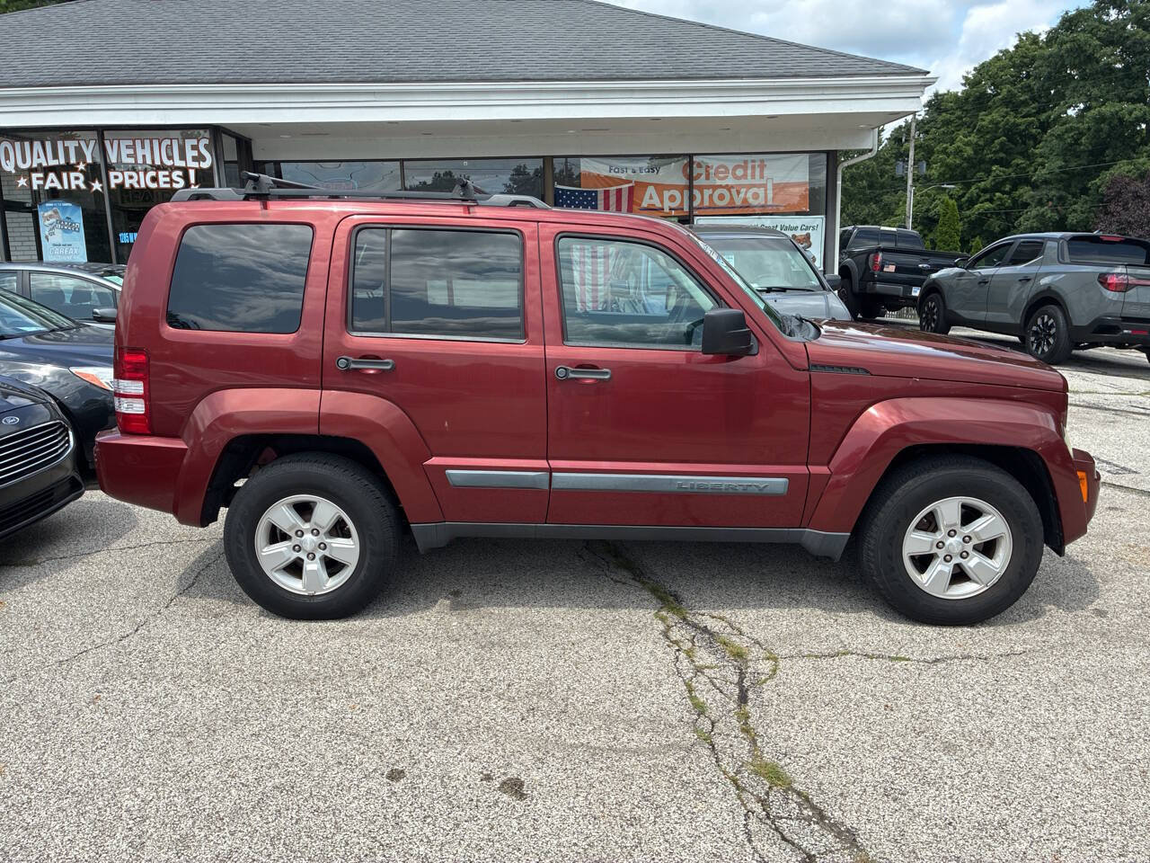 Used 2009 Jeep Liberty Sport w/ Popular Equipment Group AWD/4WD image 4