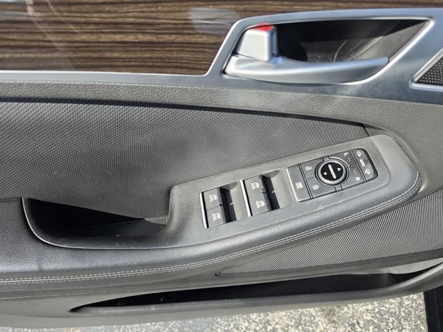Used 2016 Hyundai Genesis 3.8 RWD image 15