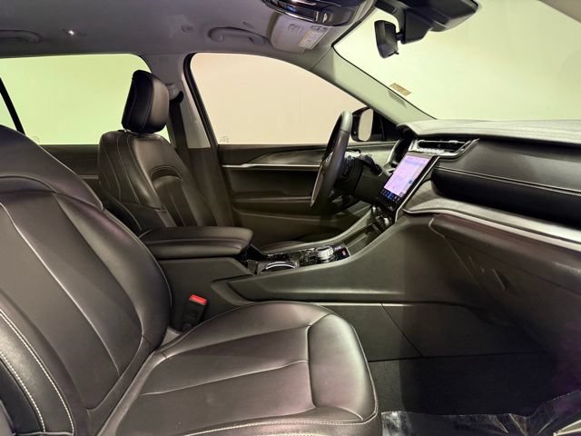 Used 2023 Jeep Grand Cherokee L Limited w/ Black Appearance Package AWD/4WD image 31