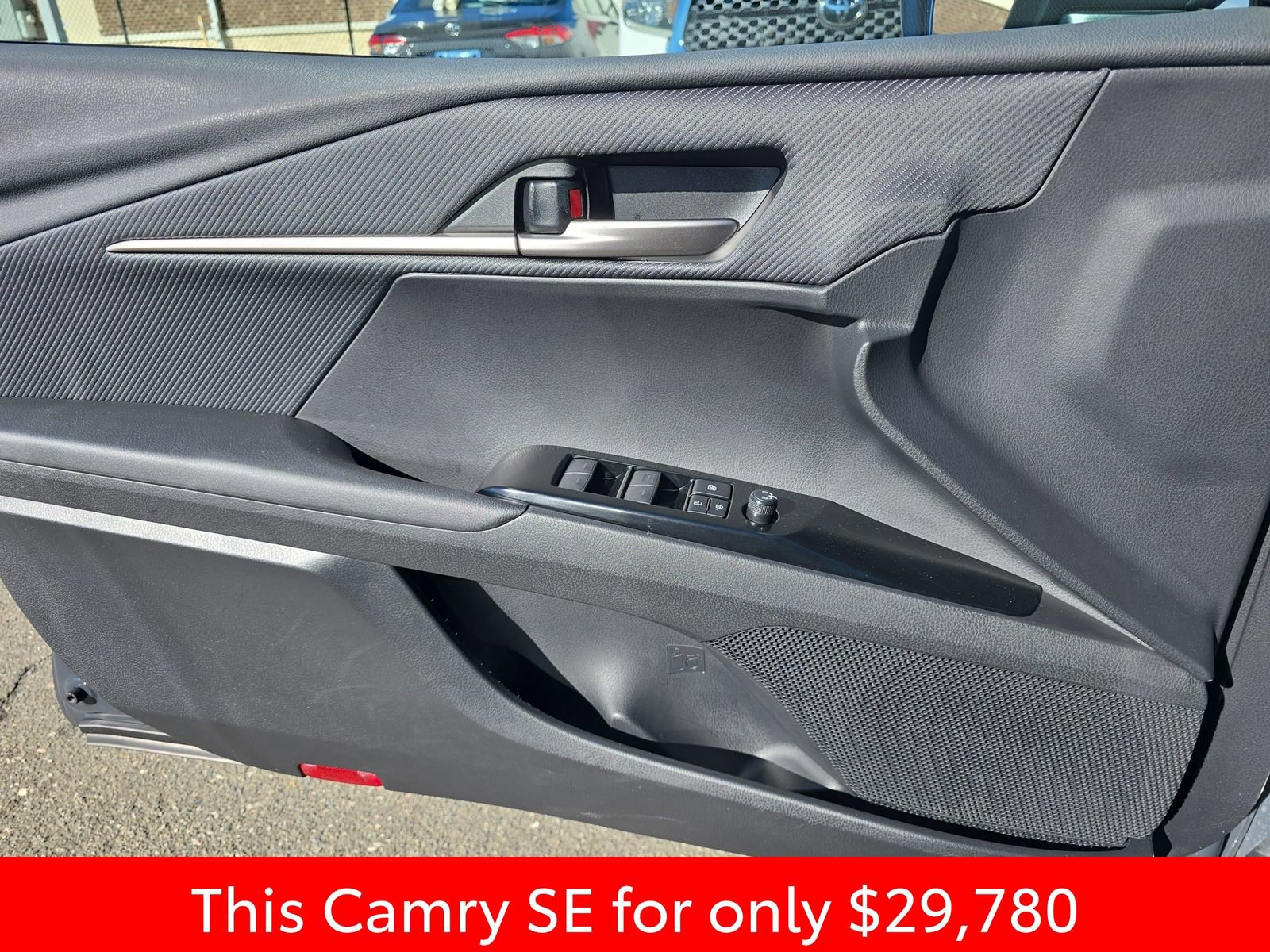 Used 2025 Toyota Camry SE image 32