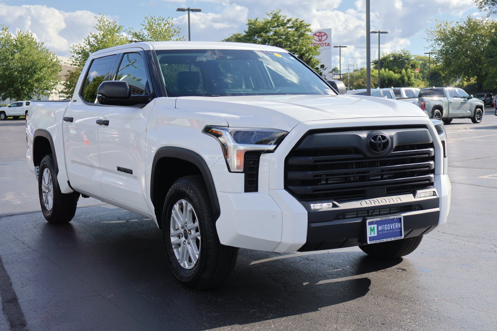 Used 2023 Toyota Tundra SR5 w/ SR5 Convenience Package AWD/4WD image 11