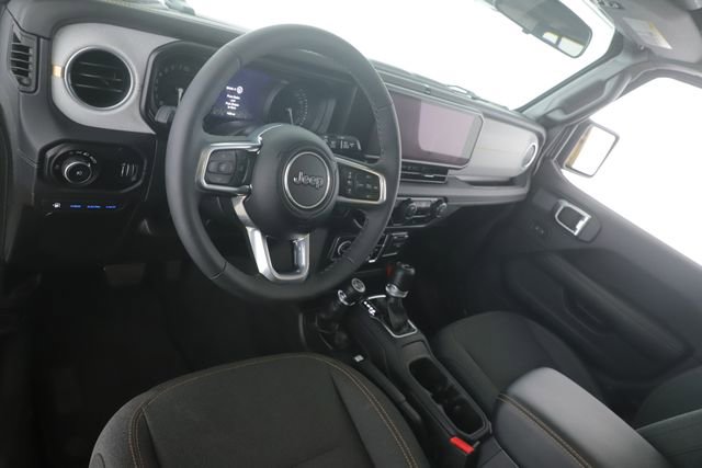 Used 2025 Jeep Wrangler Unlimited Sahara image 17