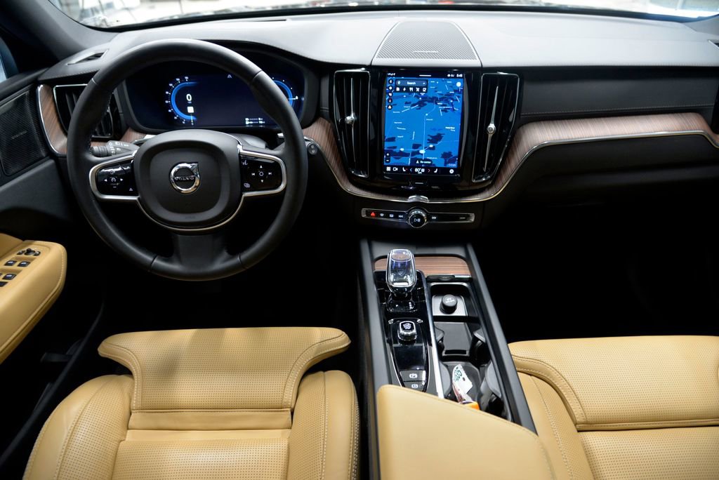 Used 2023 Volvo XC60 T8 Ultimate w/ Protection Package Premier image 17
