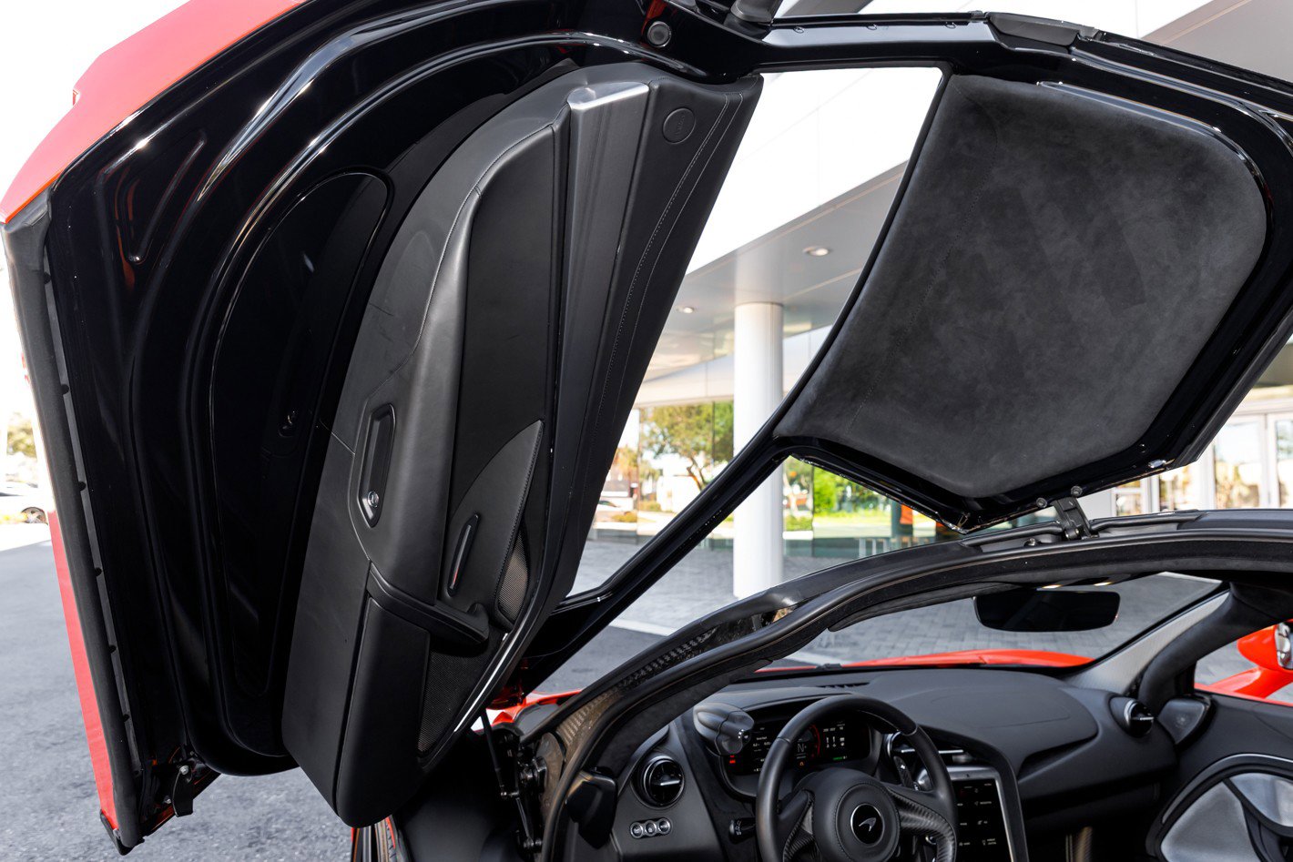 Used 2024 McLaren 750S RWD image 31