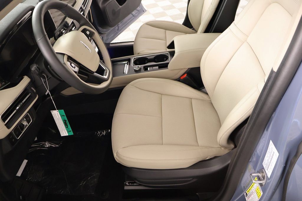 New 2026 Lincoln Corsair Grand Touring w/ Jet Appearance Package AWD/4WD image 12