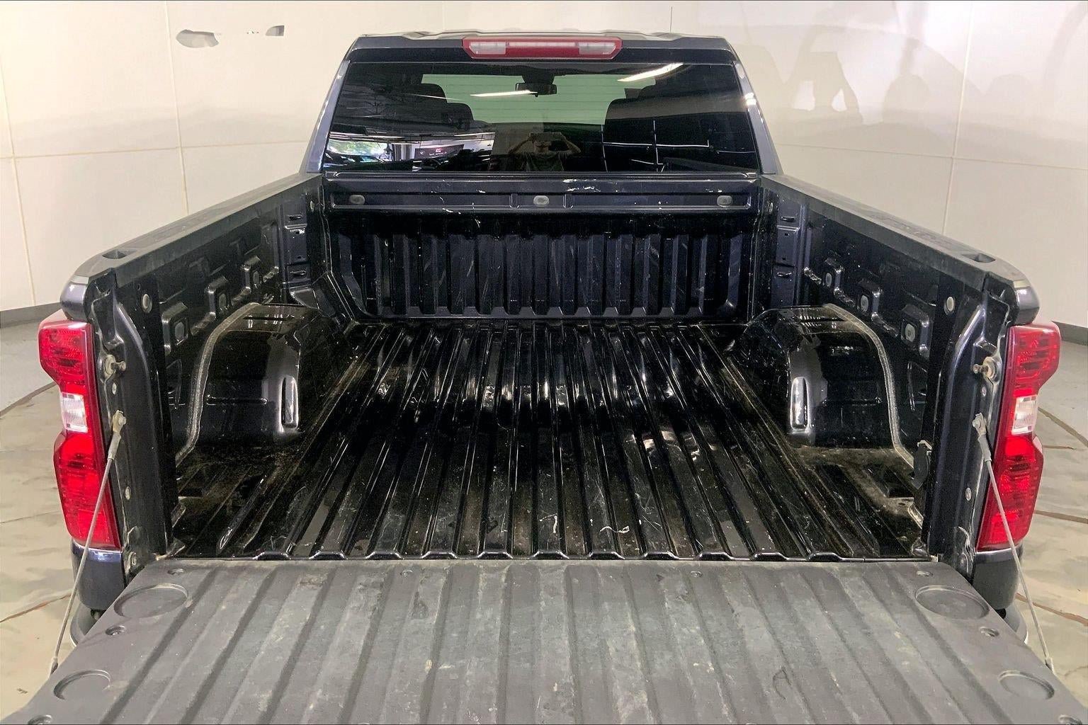 Used 2024 Chevrolet Silverado 1500 LT AWD/4WD image 4