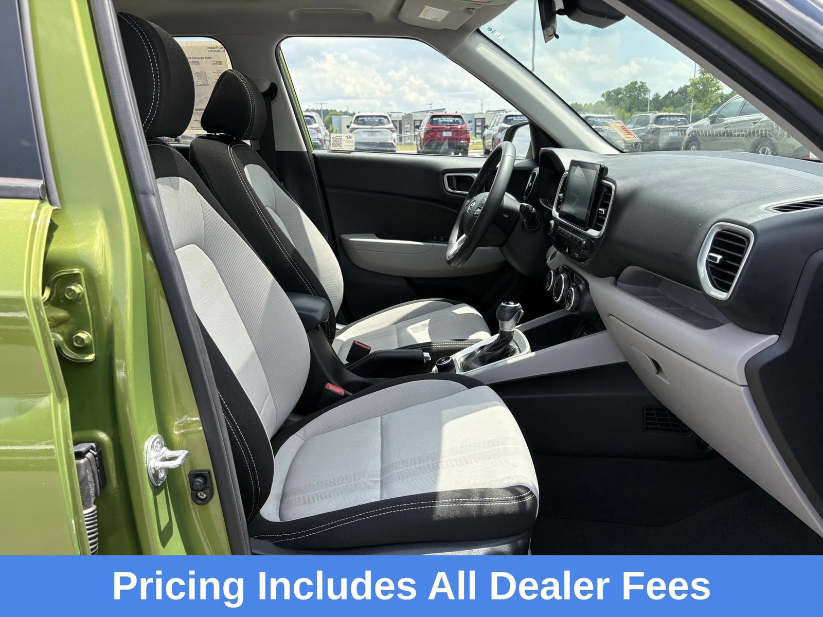 Used 2024 Hyundai Venue SEL FWD image 28