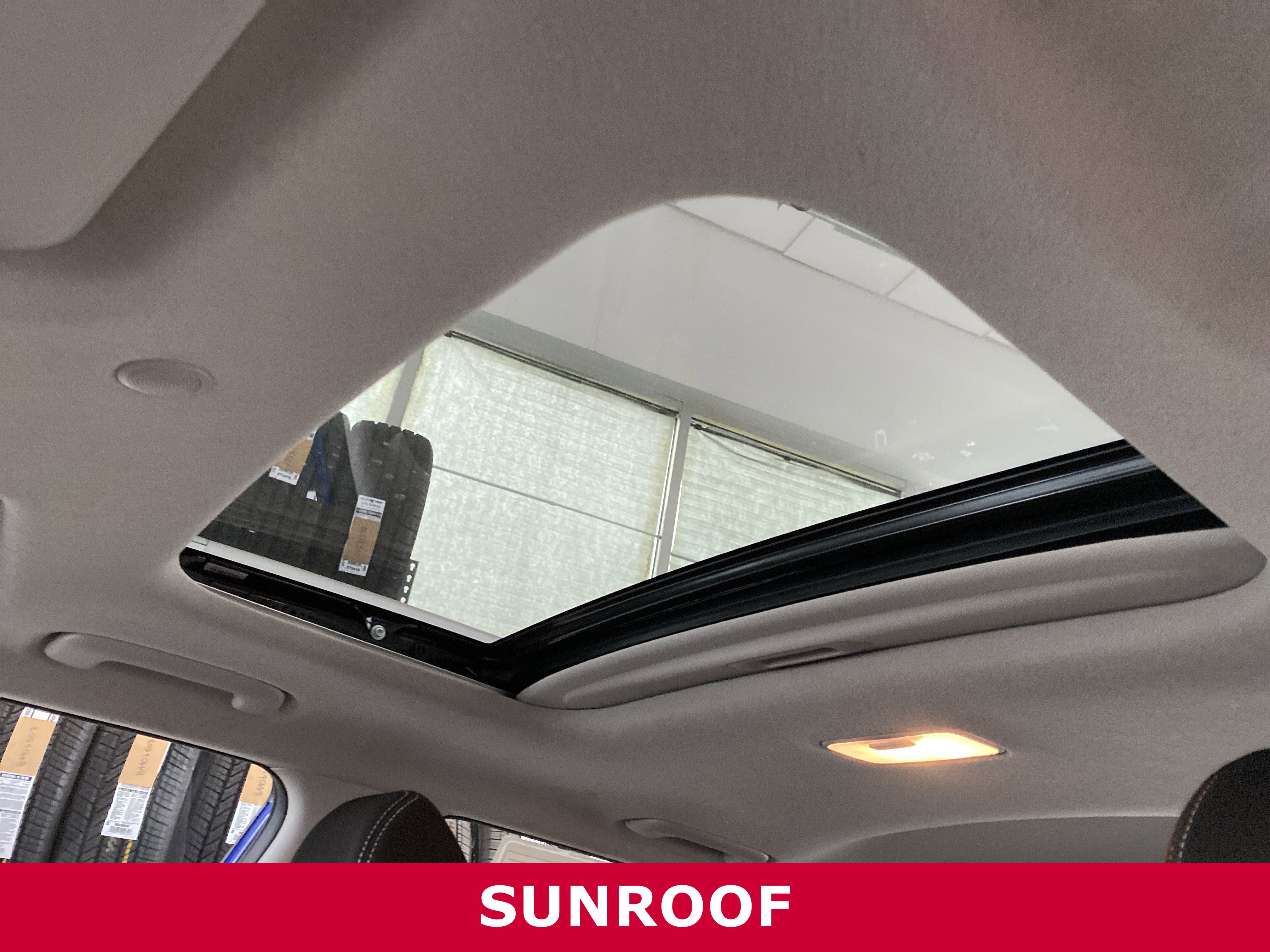 Used 2025 Hyundai Venue SEL image 19