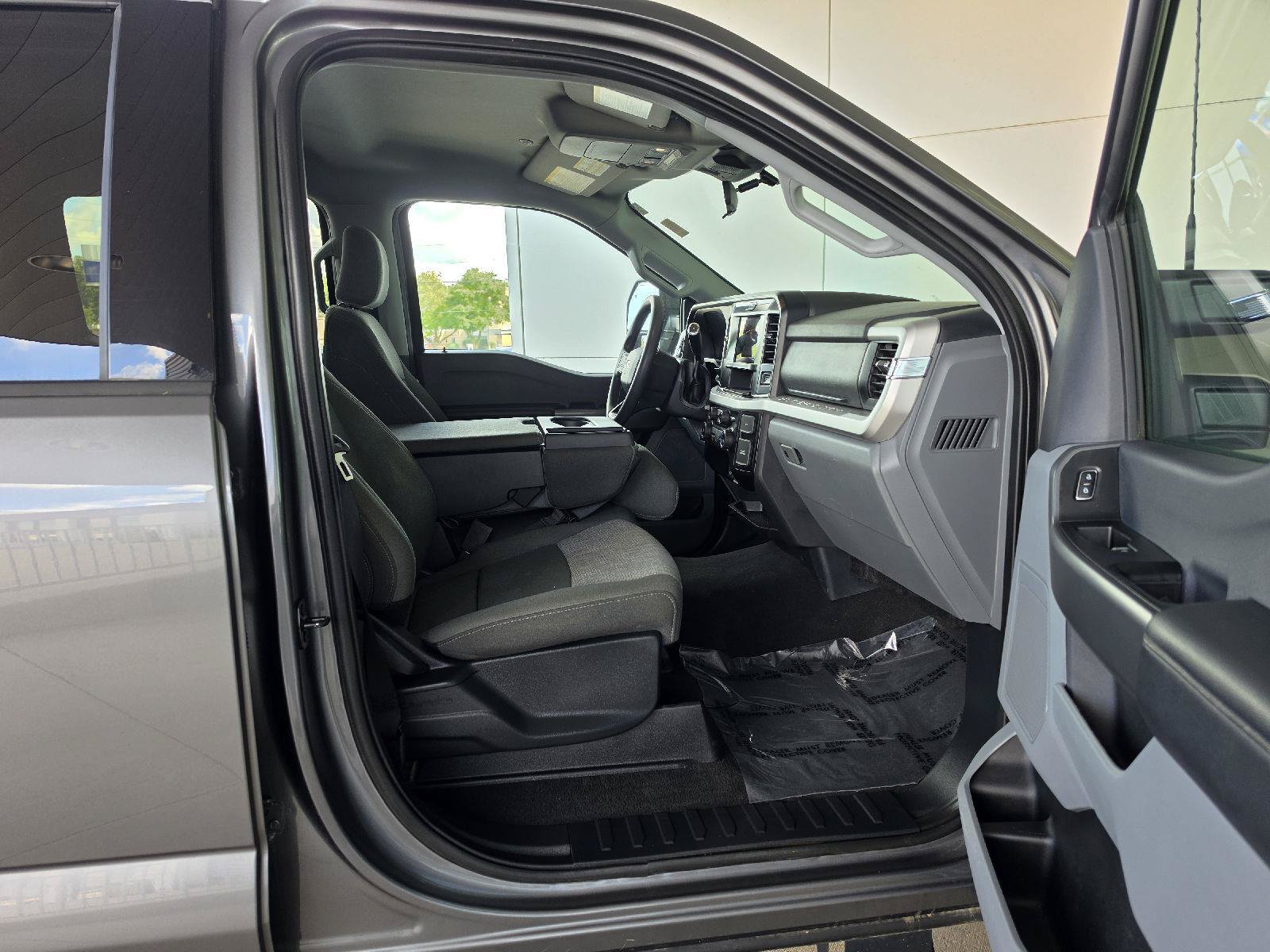 Used 2025 Ford F250 XLT AWD/4WD image 9