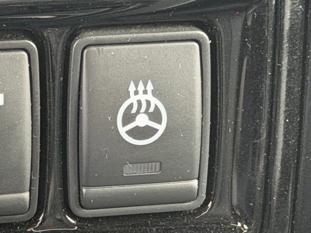 Used 2021 Nissan Titan PRO-4X w/ Pro-4x Convenience Package AWD/4WD image 22