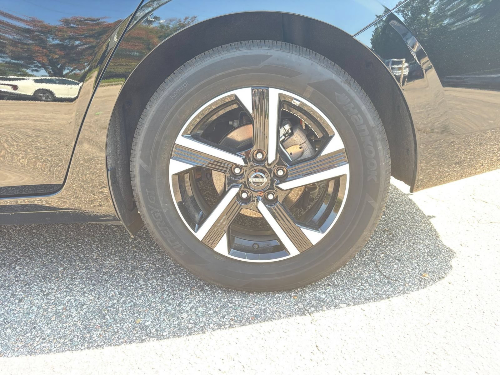 Used 2025 Nissan Sentra SV FWD image 27