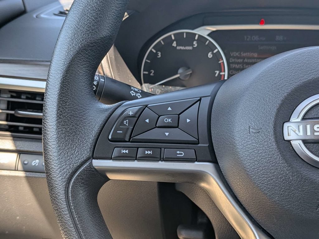 Used 2025 Nissan Altima 2.5 SV FWD image 22