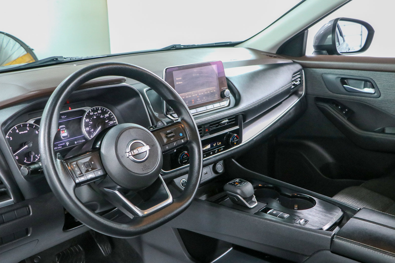 Used 2023 Nissan Rogue SV FWD image 22