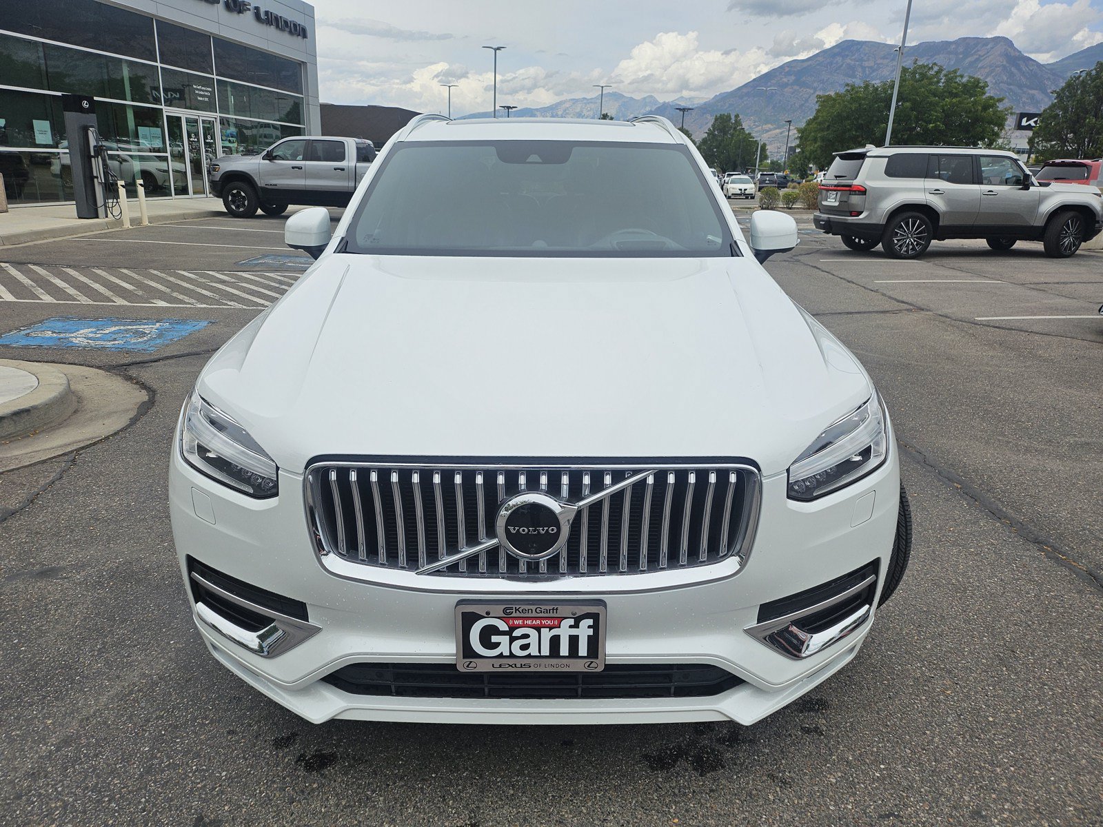 Used 2020 Volvo XC90 T6 Inscription w/ Protection Package AWD/4WD image 2