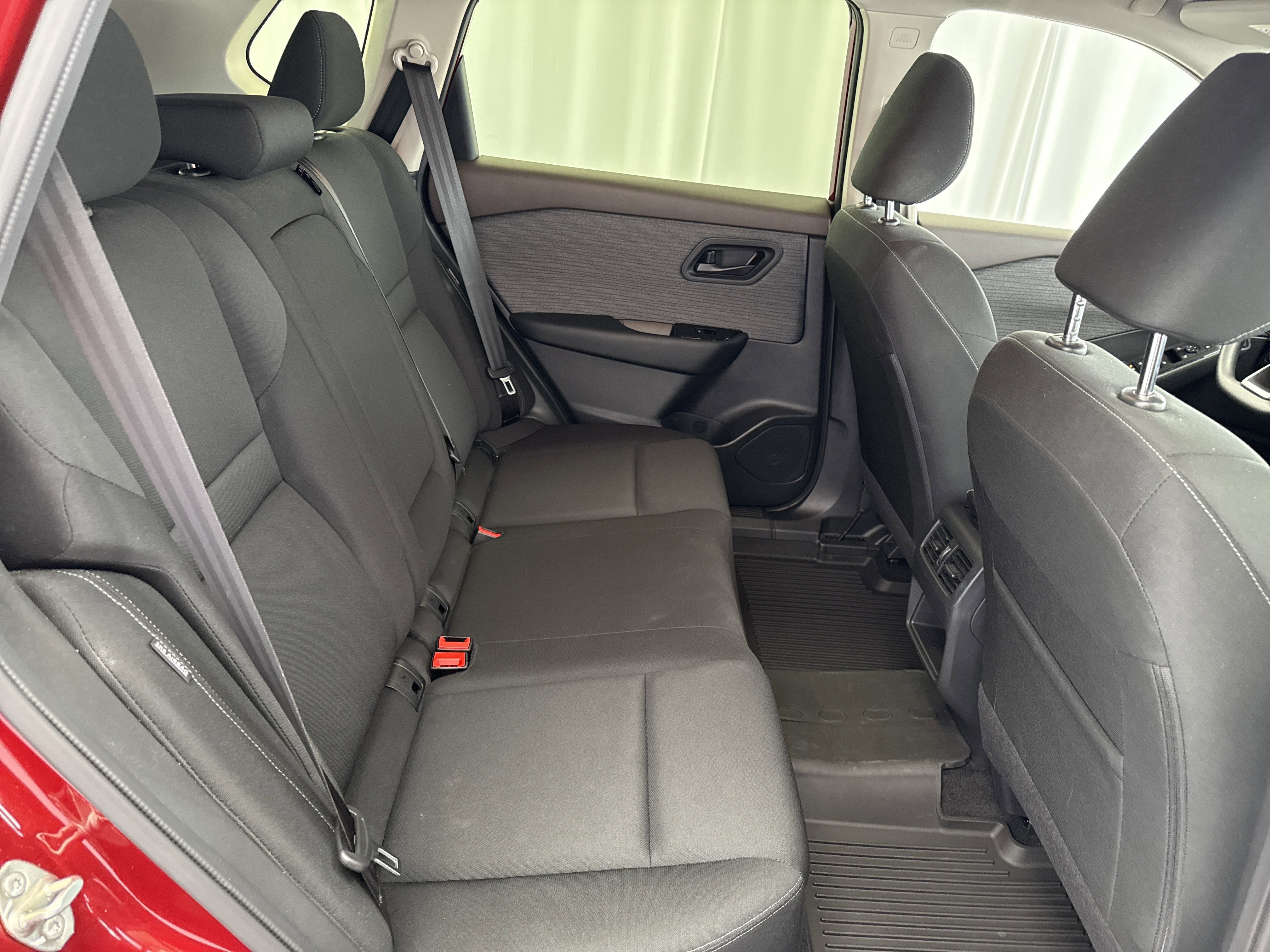 Used 2023 Nissan Rogue S image 15