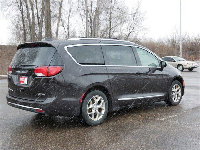 Used 2017 Chrysler Pacifica Limited image 7