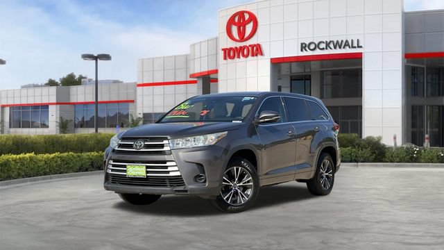 Used 2017 Toyota Highlander LE FWD video 1