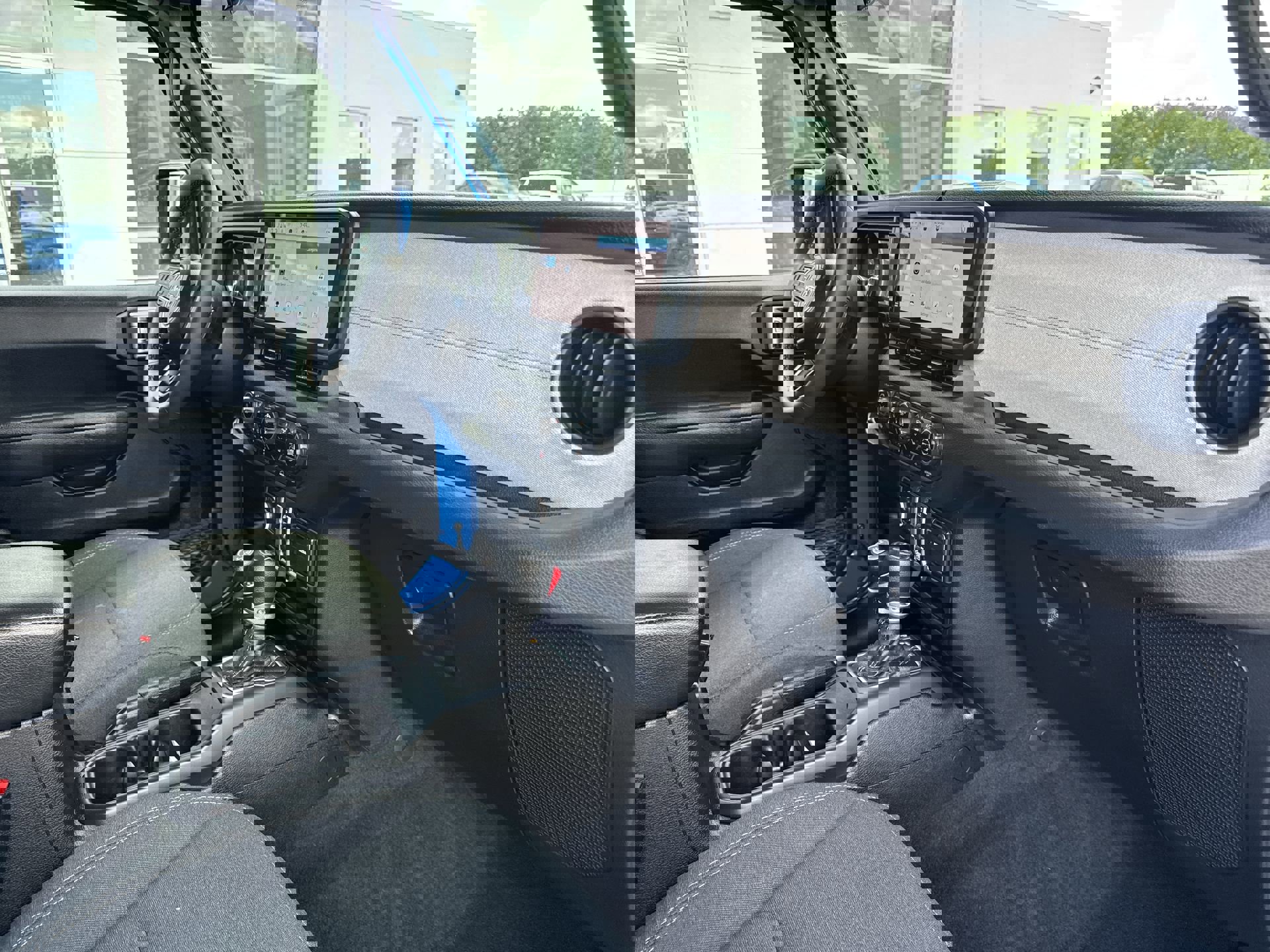 Used 2024 Jeep Wrangler Unlimited w/ Convenience Group image 26