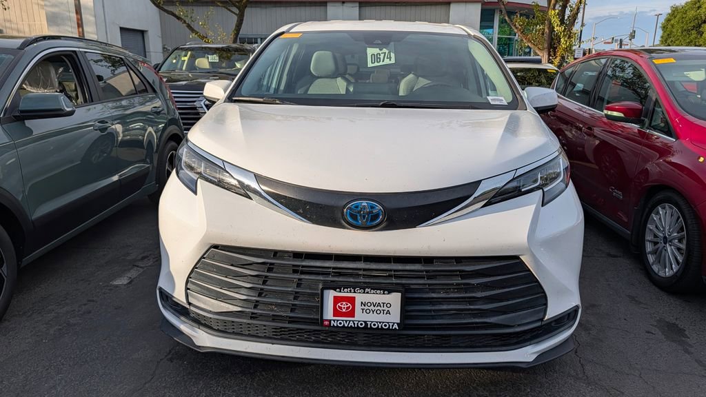 Used 2021 Toyota Sienna LE FWD image 5