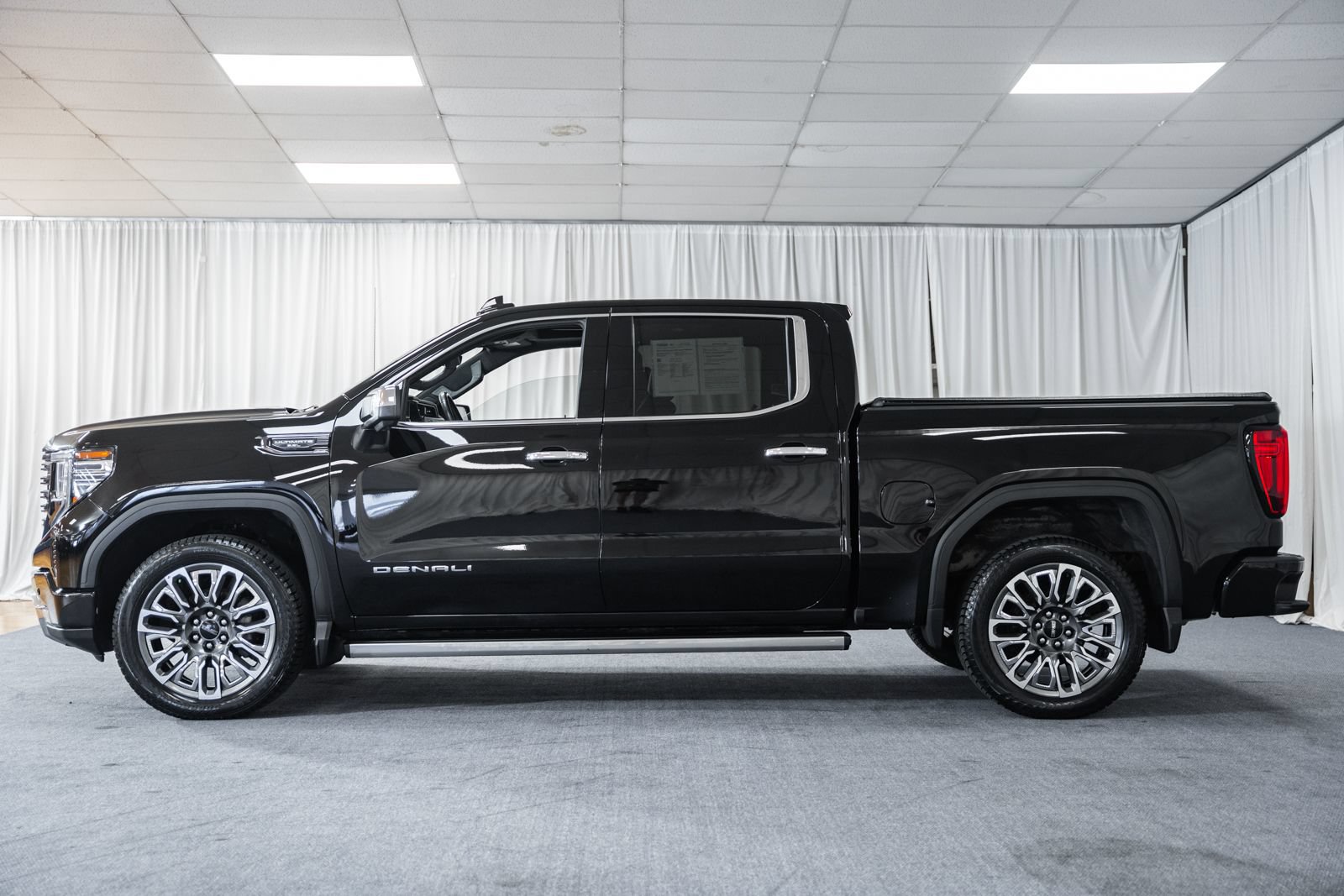 Used 2023 GMC Sierra 1500 Denali Ultimate AWD/4WD image 4