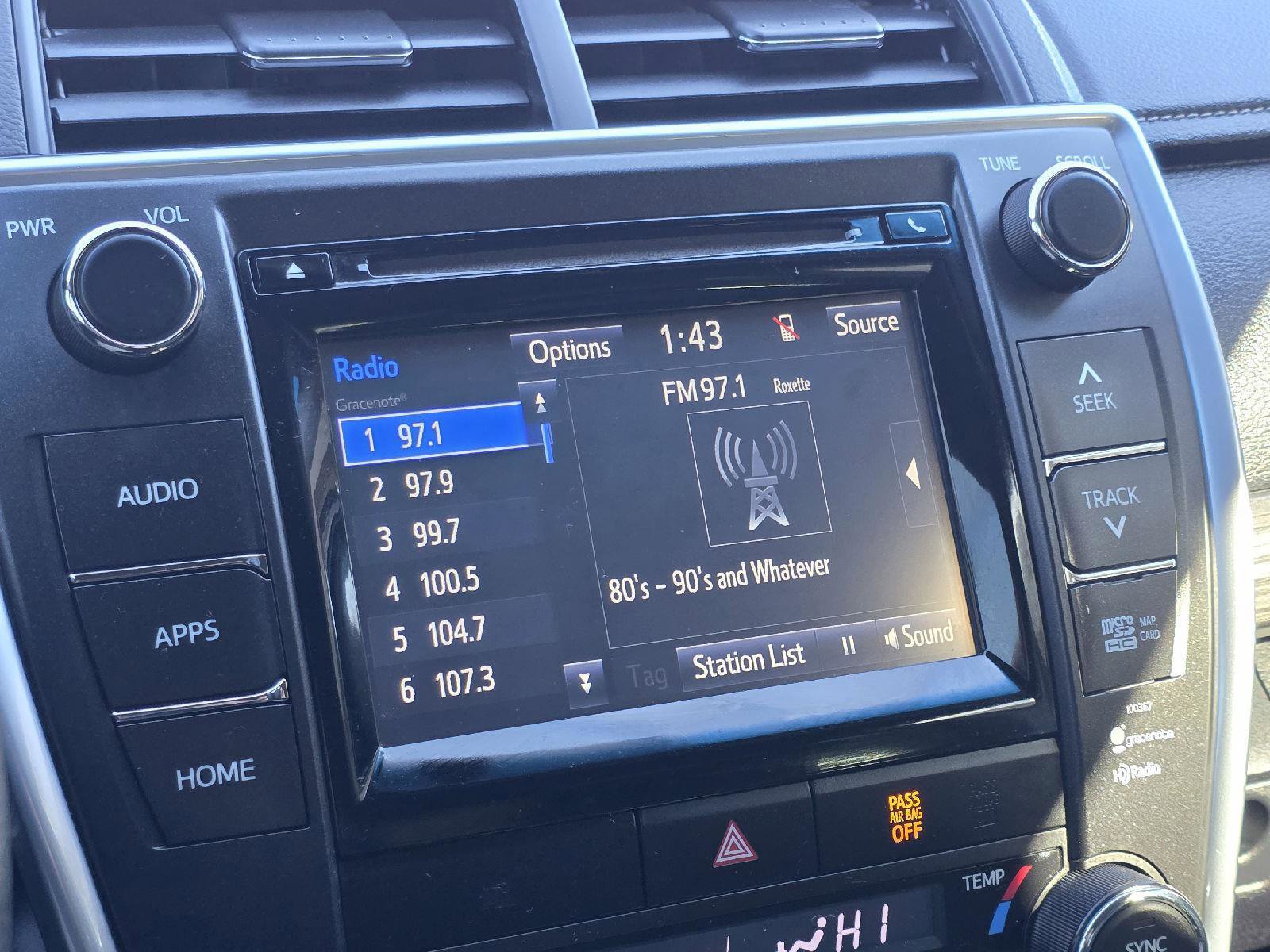 Used 2015 Toyota Camry XLE image 23