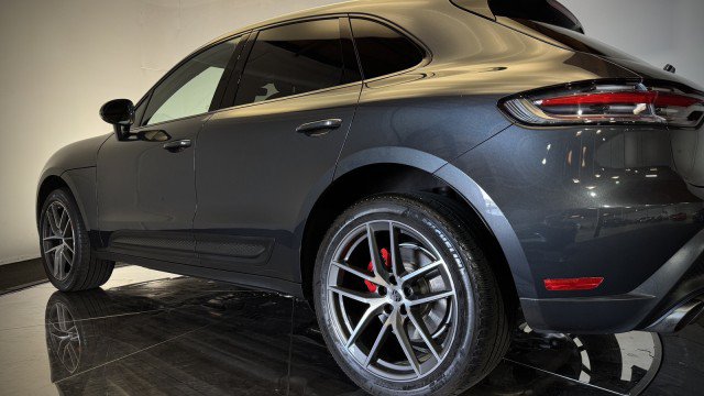 Used 2023 Porsche Macan S AWD/4WD image 32