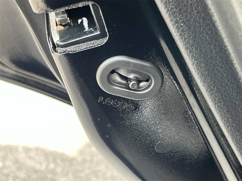 Used 2018 Nissan Rogue SV image 11