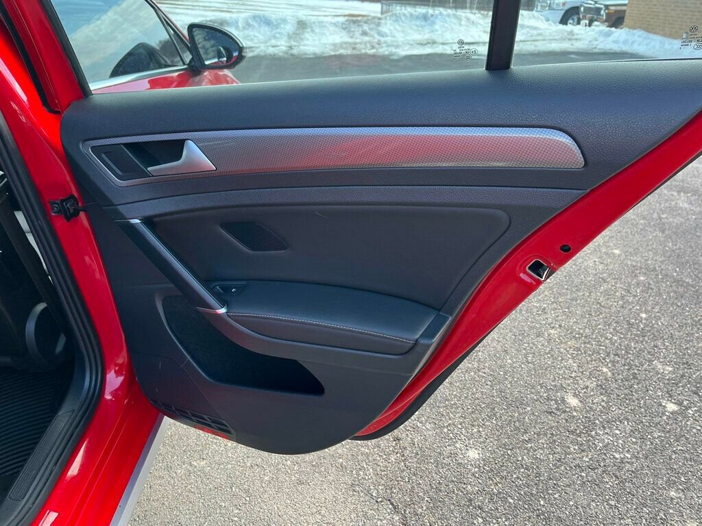 Used 2019 Volkswagen Golf Alltrack SE image 16