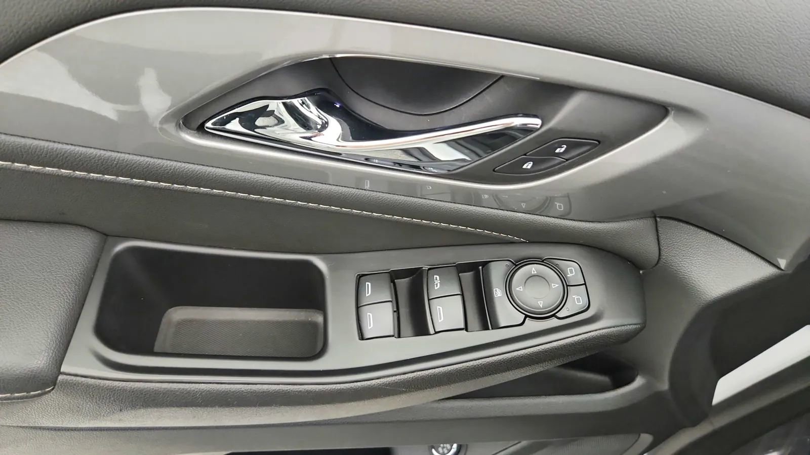 Used 2023 Chevrolet Traverse LT image 27