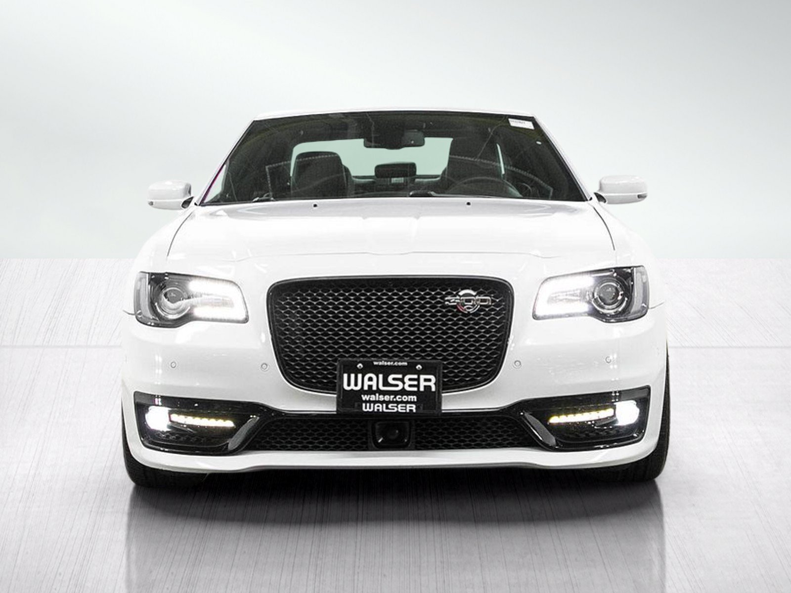 Used 2023 Chrysler 300 C RWD image 9