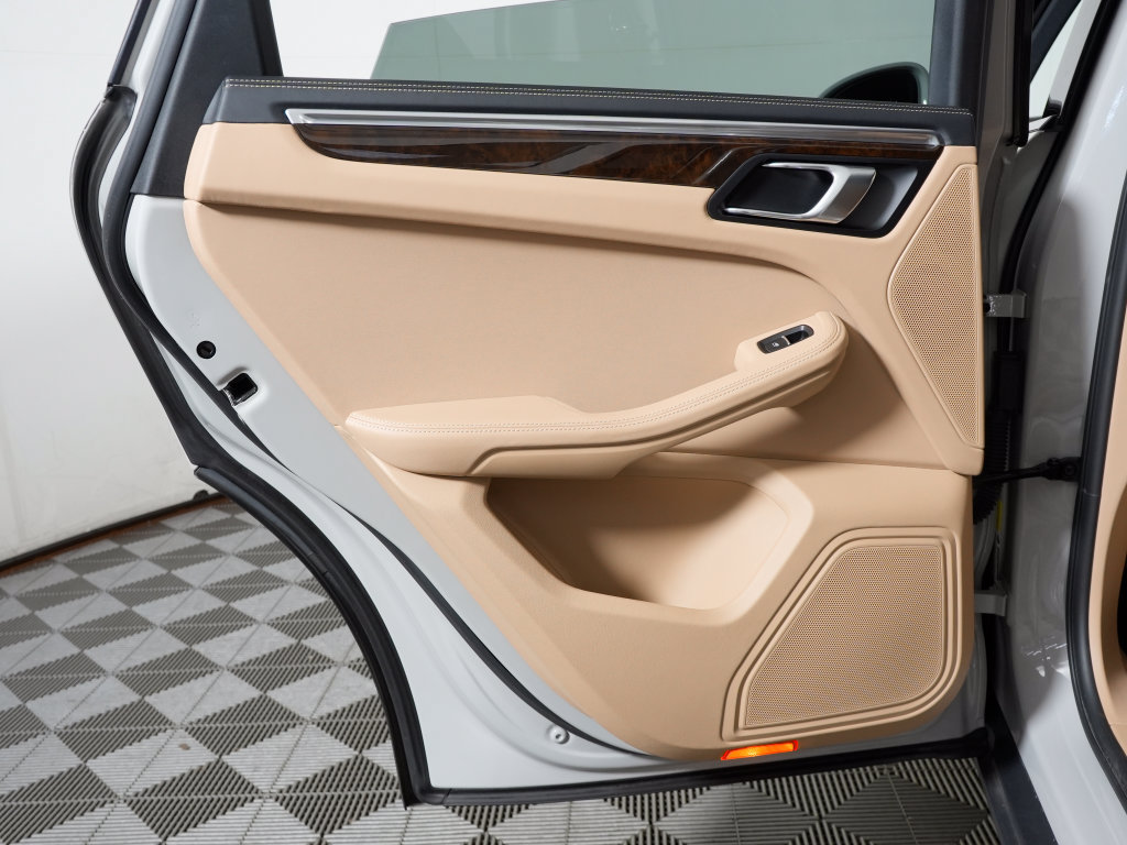 Certified 2023 Porsche Macan S AWD/4WD image 35