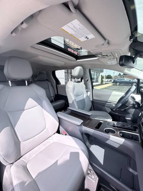 Used 2022 Toyota Sienna XLE w/ XLE Plus Package AWD/4WD image 18
