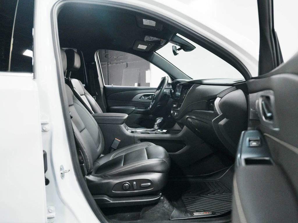 Used 2022 Chevrolet Traverse LT w/ LPO, Floor Liner Package AWD/4WD image 40