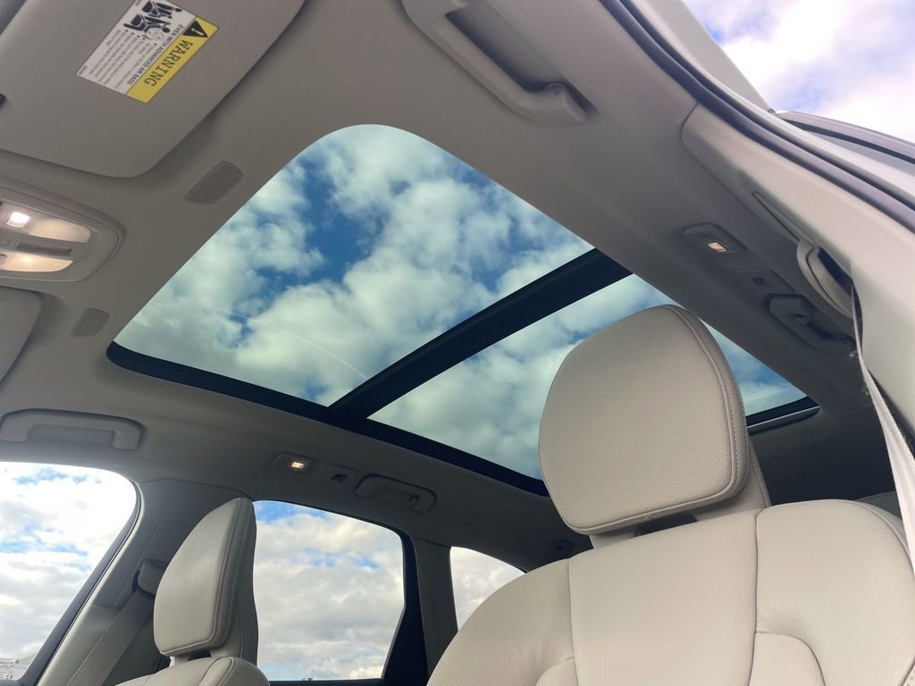 Certified 2023 Volvo XC60 B5 Plus w/ Climate Package image 20