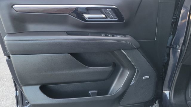 Used 2025 Chevrolet Suburban Premier image 26