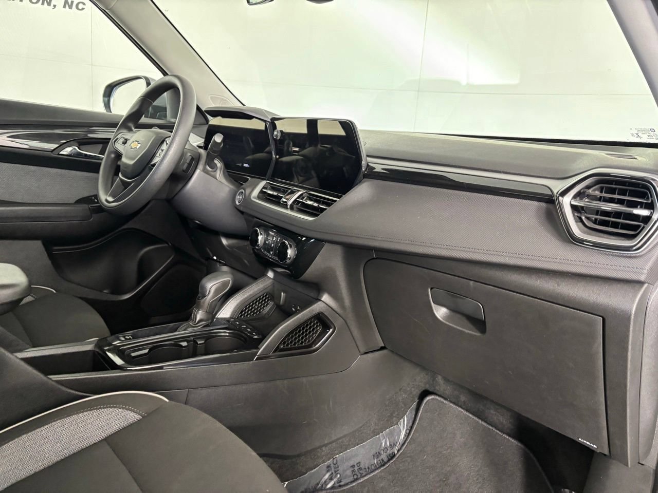 Used 2025 Chevrolet TrailBlazer LT AWD/4WD image 22