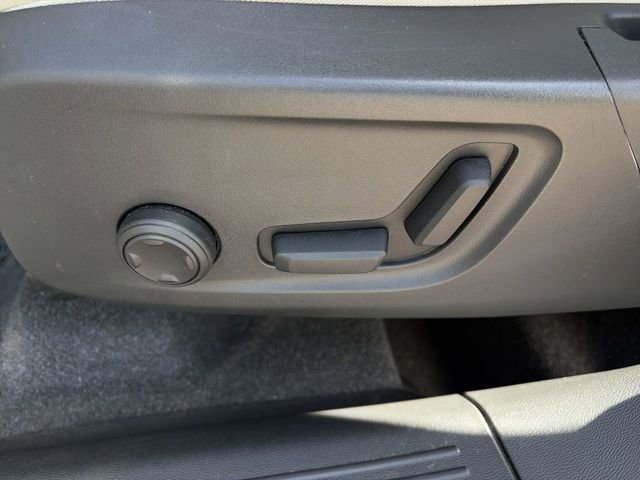 Certified 2023 Volvo XC40 B4 Plus w/ Protection Package Premier FWD image 22