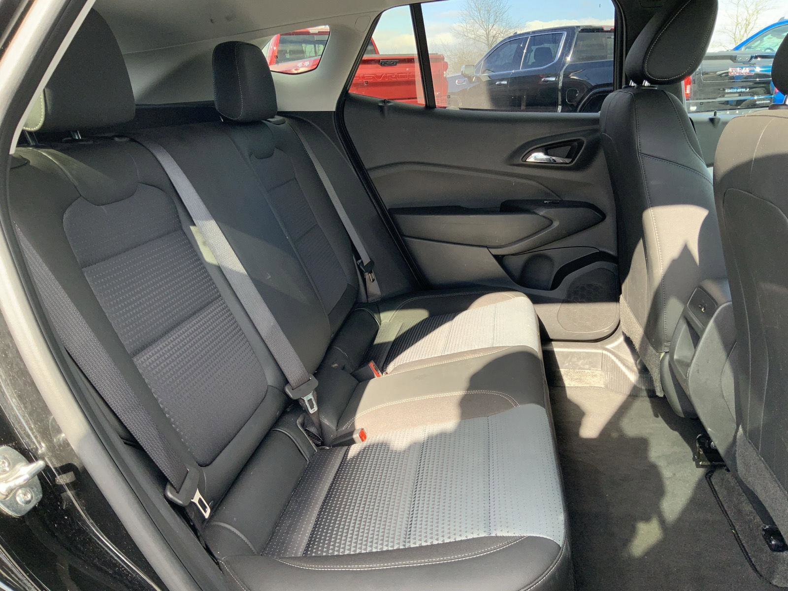 Used 2025 Chevrolet Trax LT FWD image 49