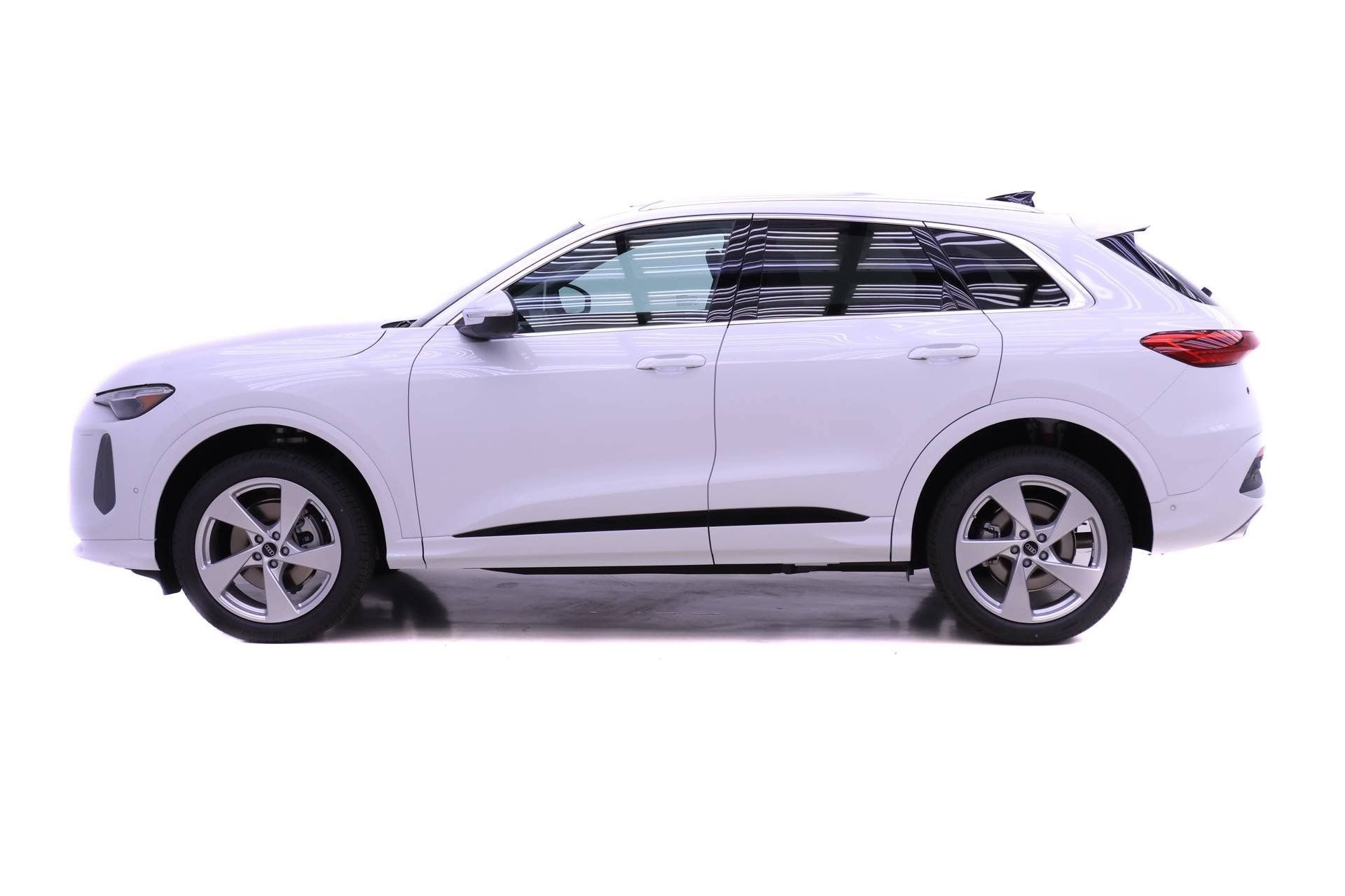 Used 2025 Audi Q5 Premium Plus AWD/4WD image 3