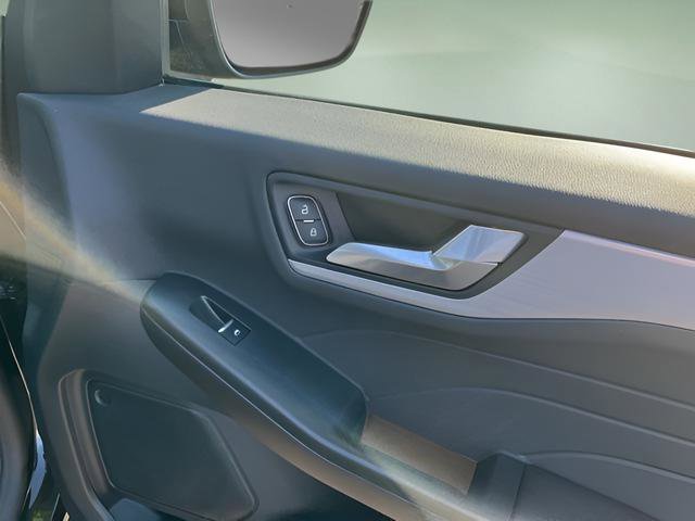 Used 2025 Ford Escape Platinum image 31